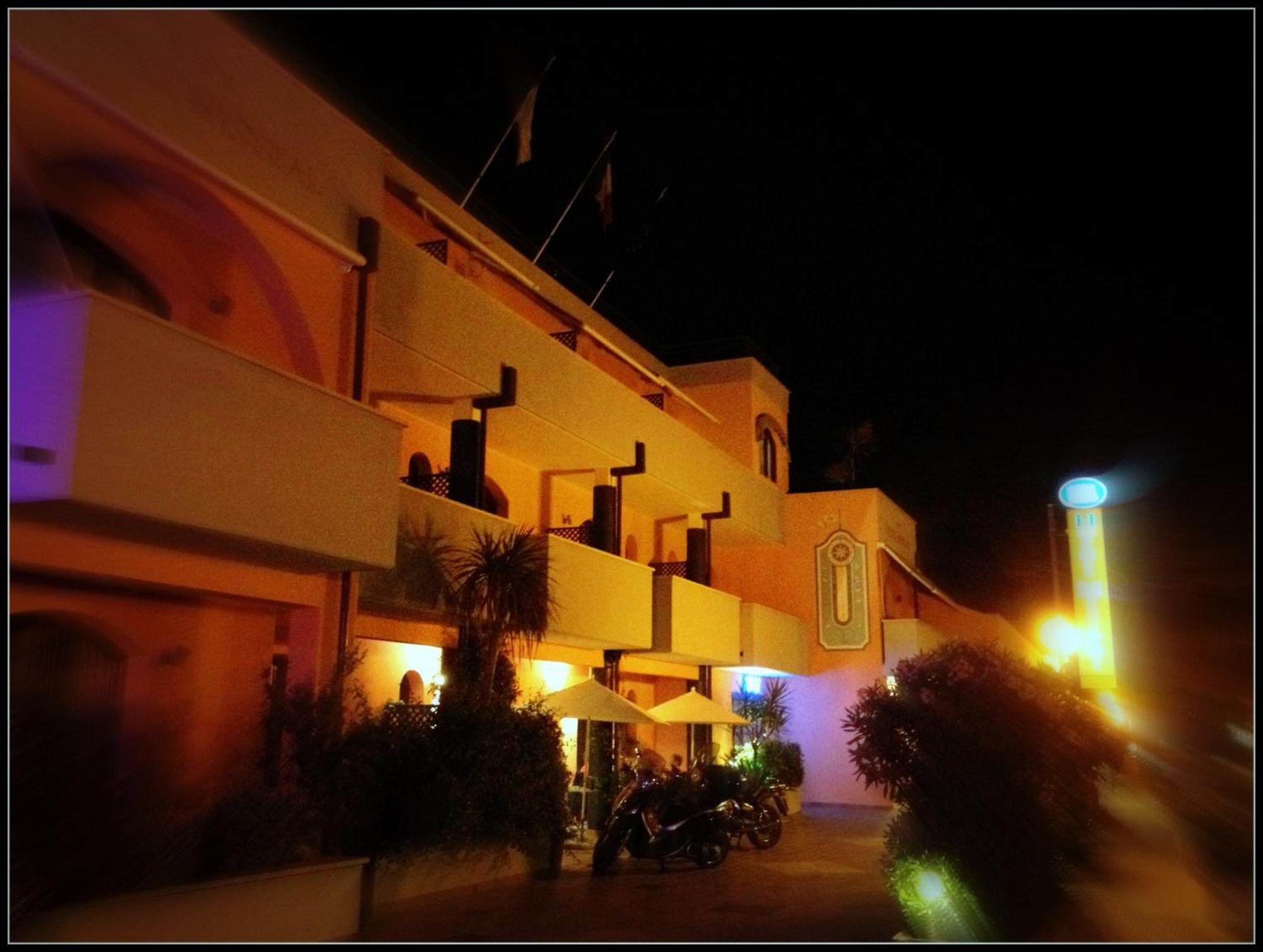 מרינה די קמפו Hotel Mistral מראה חיצוני תמונה