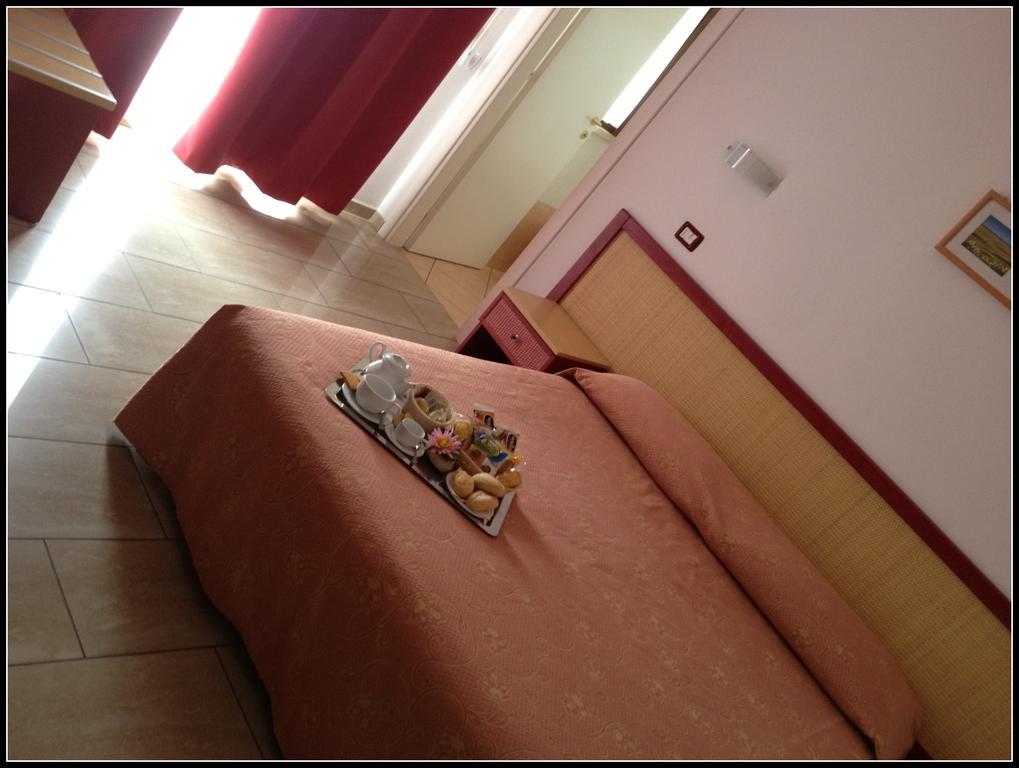 מרינה די קמפו Hotel Mistral מראה חיצוני תמונה