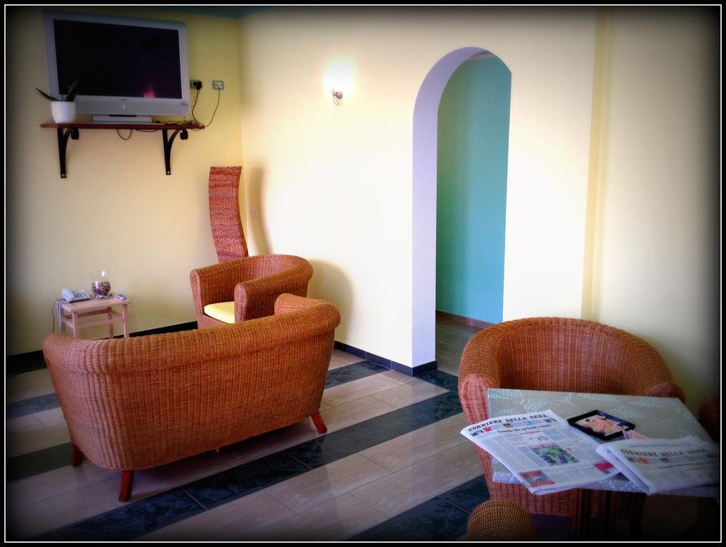מרינה די קמפו Hotel Mistral מראה חיצוני תמונה