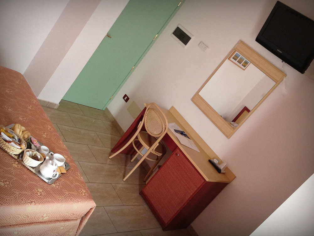 מרינה די קמפו Hotel Mistral מראה חיצוני תמונה