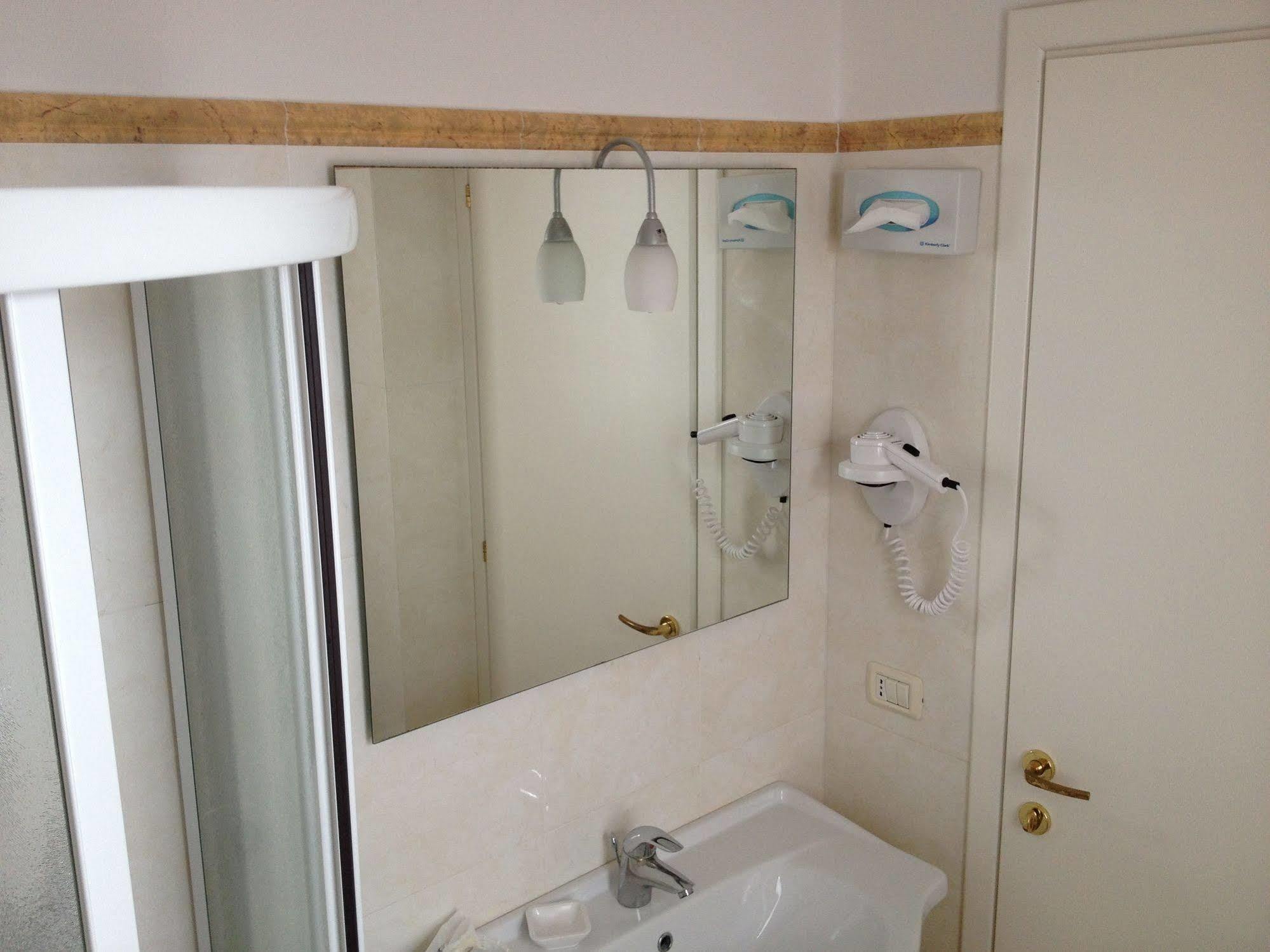 מרינה די קמפו Hotel Mistral מראה חיצוני תמונה