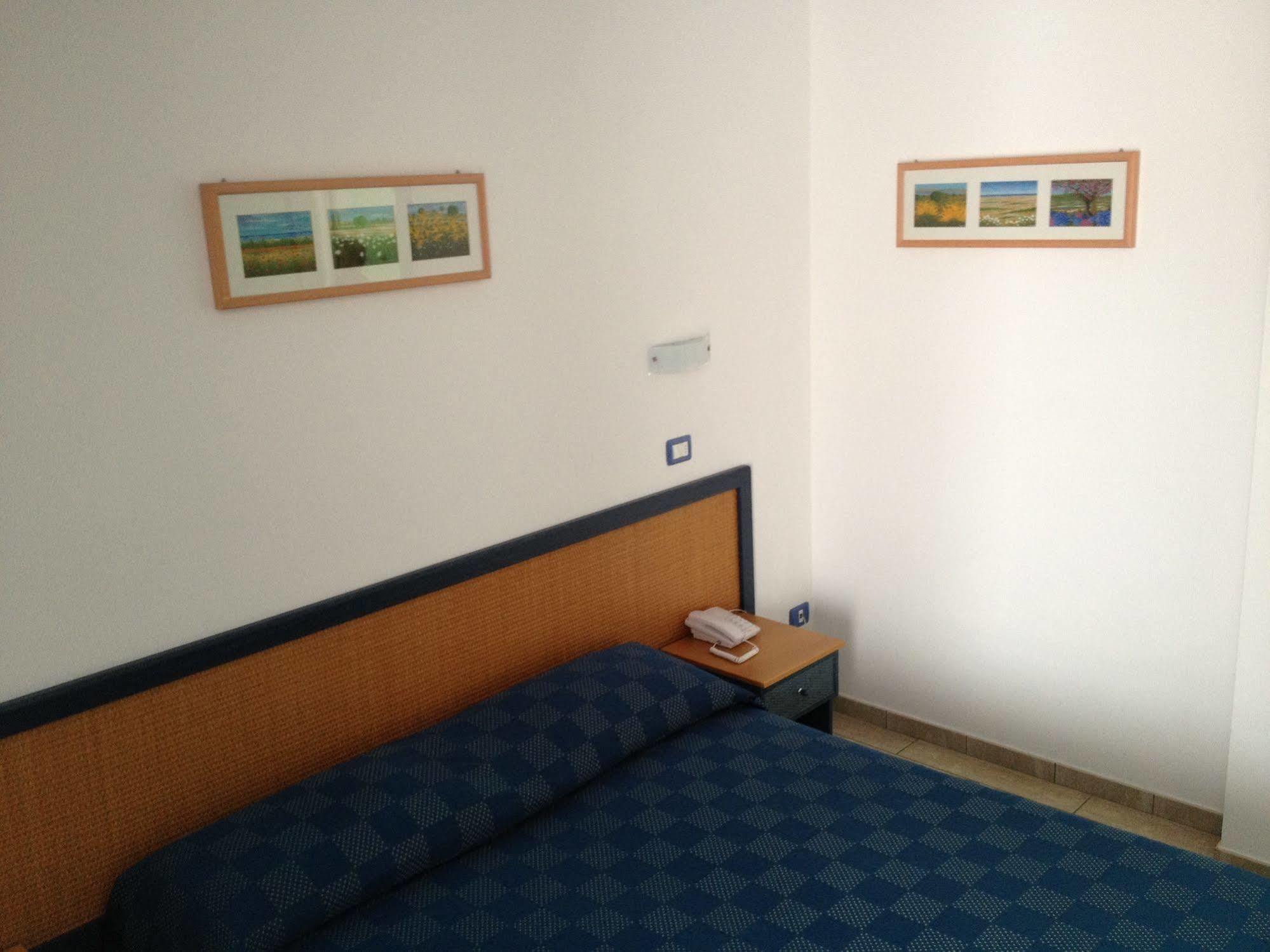 מרינה די קמפו Hotel Mistral מראה חיצוני תמונה