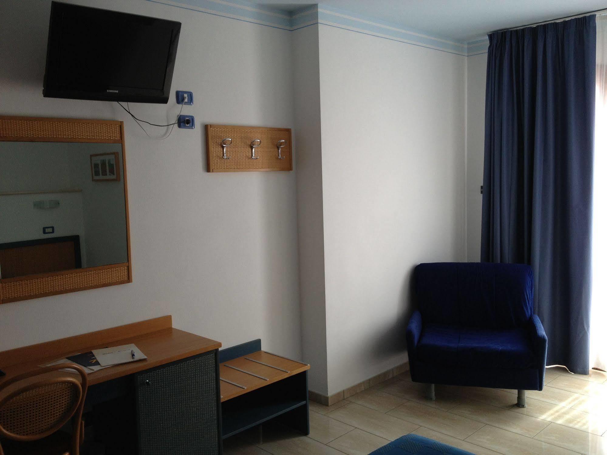 מרינה די קמפו Hotel Mistral מראה חיצוני תמונה