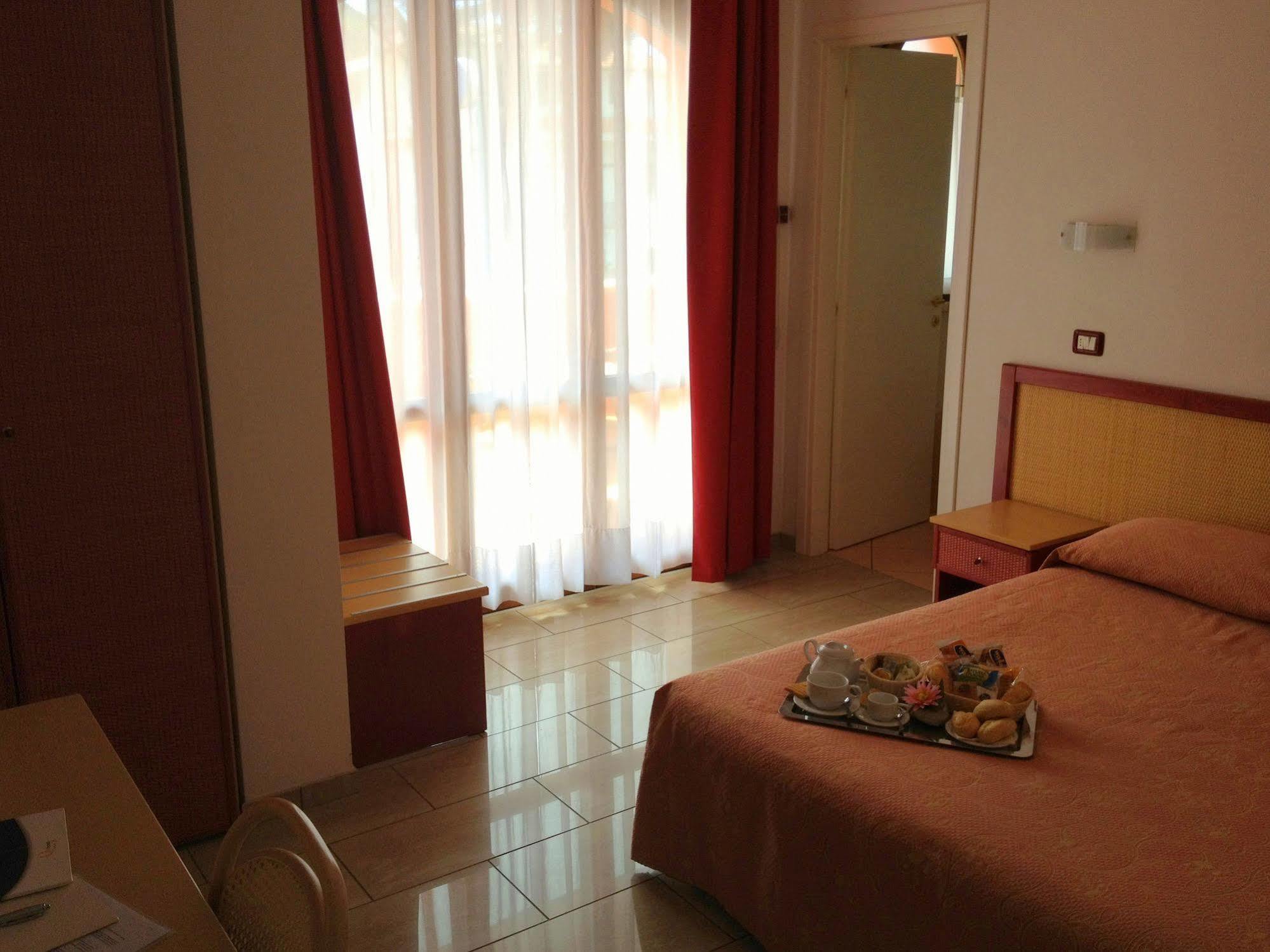 מרינה די קמפו Hotel Mistral מראה חיצוני תמונה