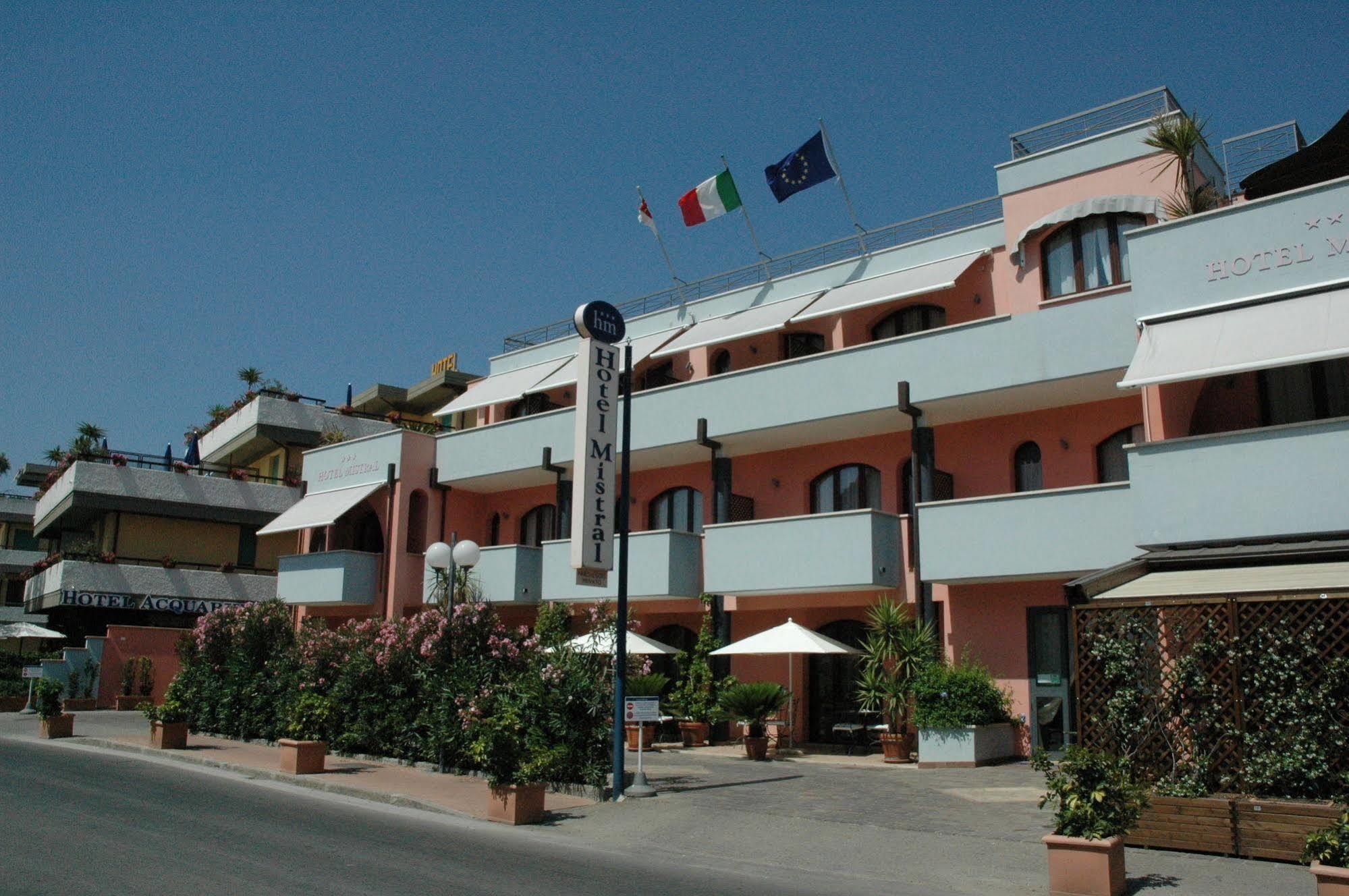 מרינה די קמפו Hotel Mistral מראה חיצוני תמונה