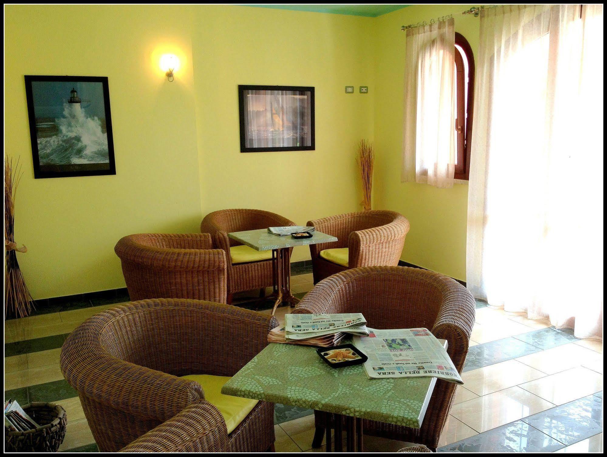מרינה די קמפו Hotel Mistral מראה חיצוני תמונה