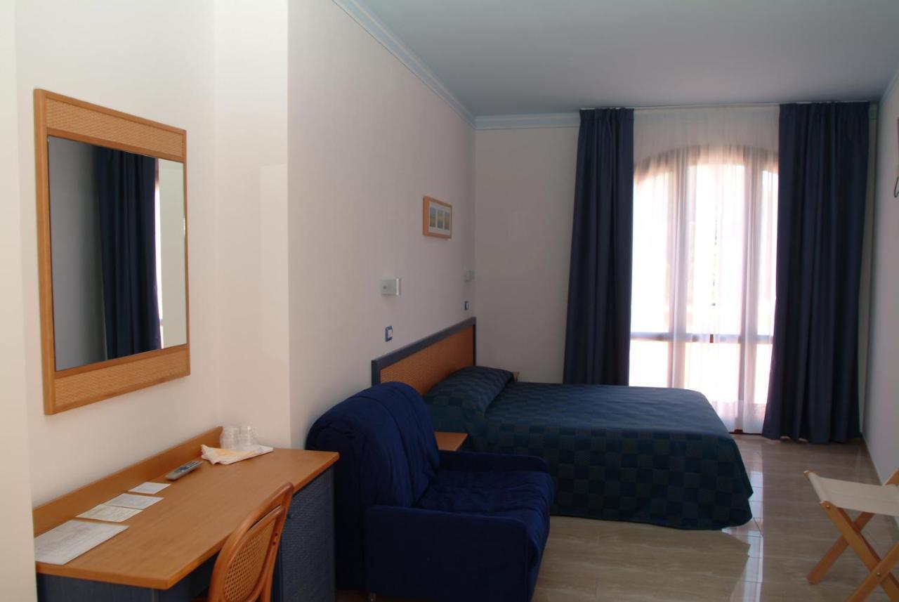 מרינה די קמפו Hotel Mistral מראה חיצוני תמונה