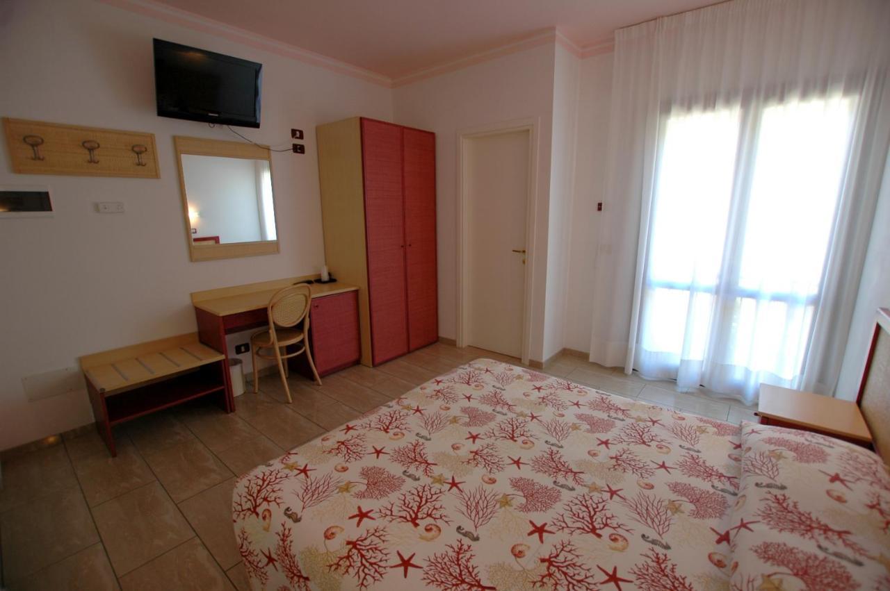 מרינה די קמפו Hotel Mistral מראה חיצוני תמונה