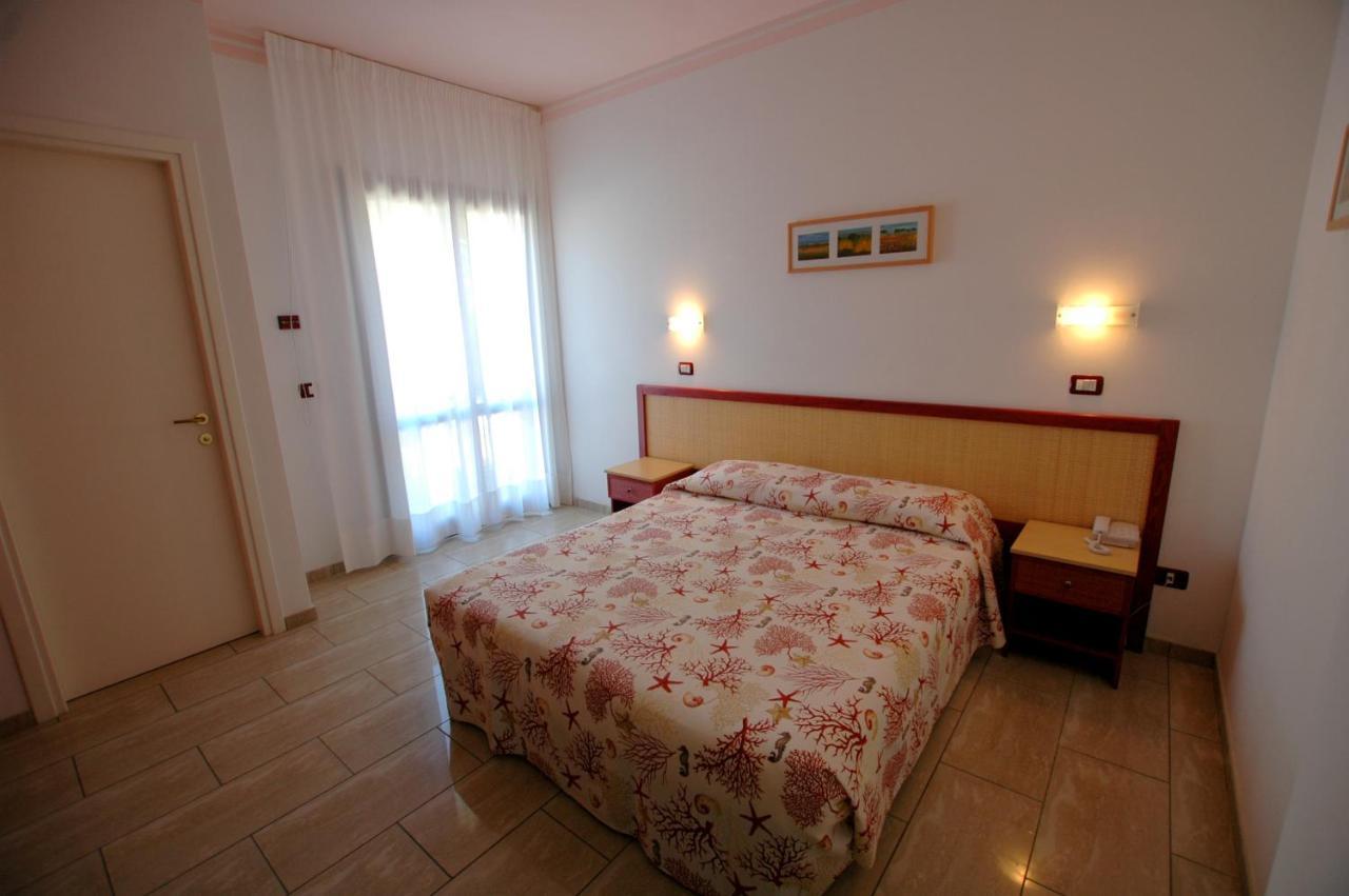 מרינה די קמפו Hotel Mistral מראה חיצוני תמונה